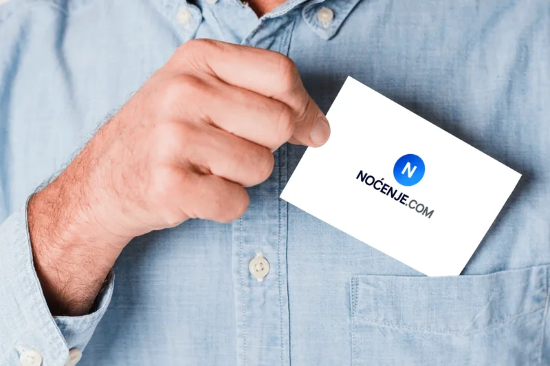 Logo Noćenje.com na poslovnoj zgradi