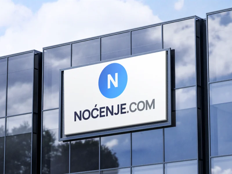 Logo Noćenje.com na staklenoj poslovnoj zgradi