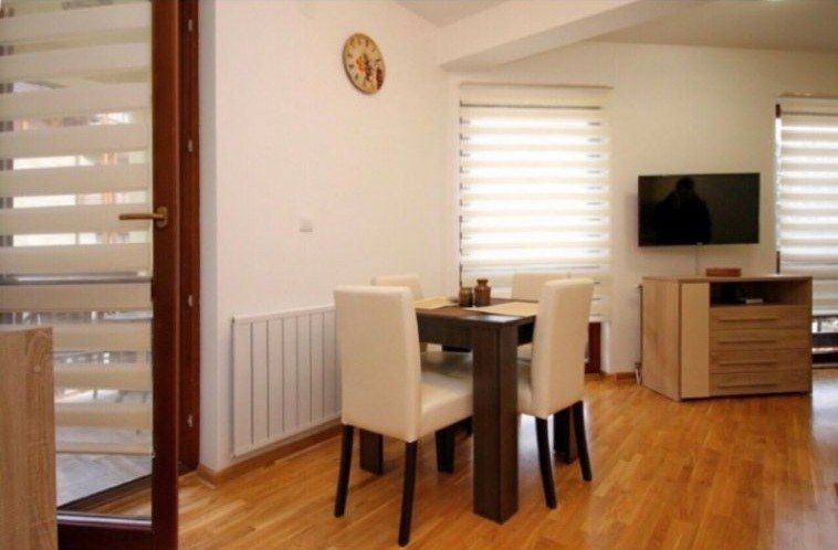 Alexandria apartman Zlatibor | Stan na dan Zlatibor Centar — spavaća soba sa francuskim ležajem, apartman na dan u Zlatibor (fotografija 8 od 10)
