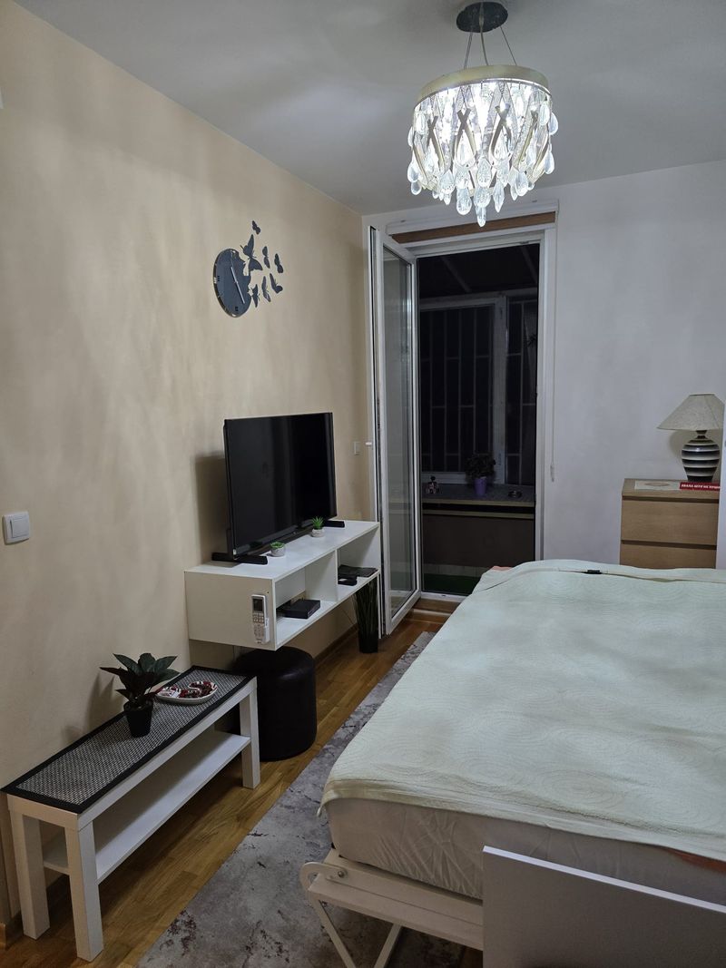 Apartman LAKI 15 Kaludjerica | Stan na dan Kaludjerica Beograd — spavaća soba sa francuskim ležajem, apartman na dan u Beograd (fotografija 8 od 13)