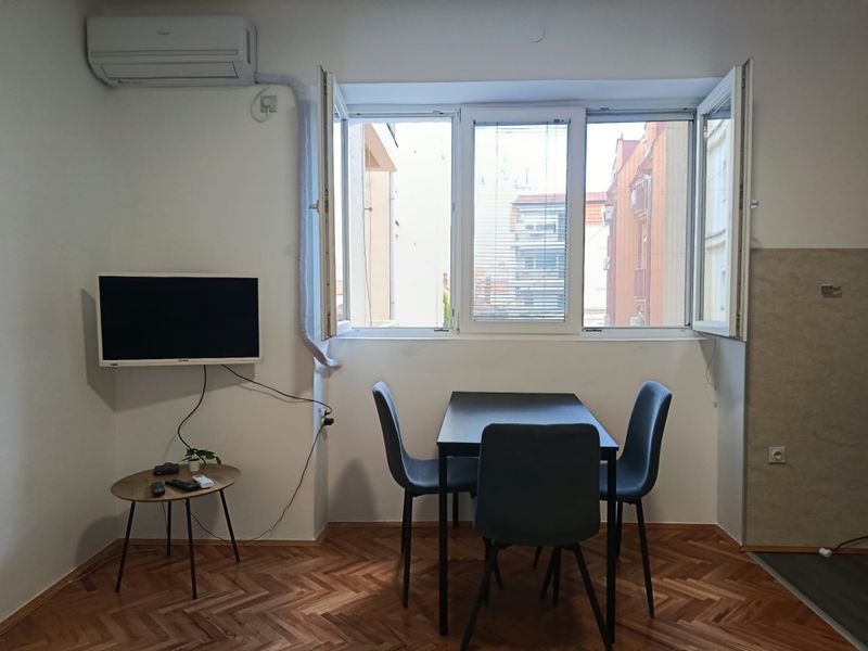 Stan na dan Niš Centar Medijana | Kej 29. Decembra — spavaća soba, apartman na dan u Niš (fotografija 12 od 12)