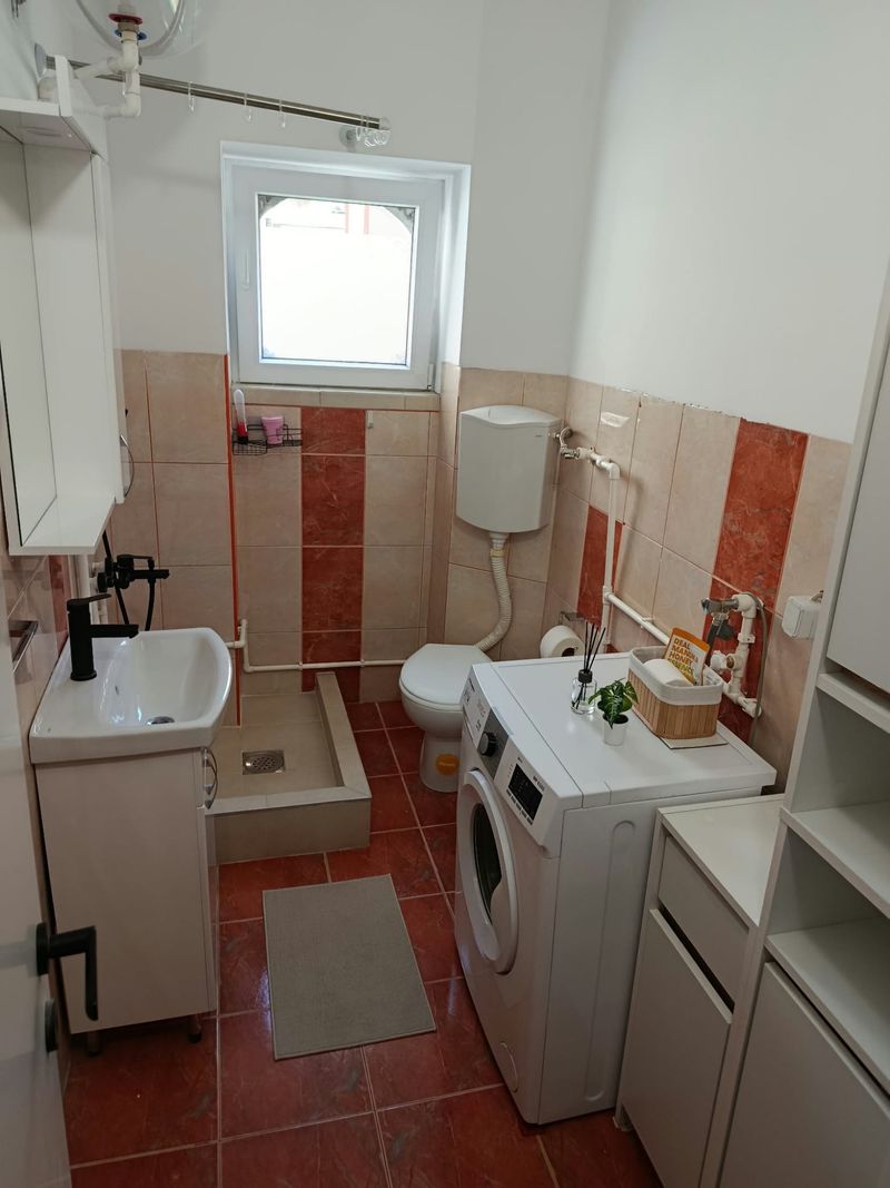 Stan na dan Niš Centar Medijana | Kej 29. Decembra — eksterijer zgrade, apartman na dan u Niš (fotografija 10 od 12)