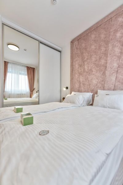 Apartman La Sofi Lux Zlatibor | Stan na dan Zlatibor — spavaća soba sa francuskim ležajem, apartman na dan u Zlatibor (fotografija 8 od 10)