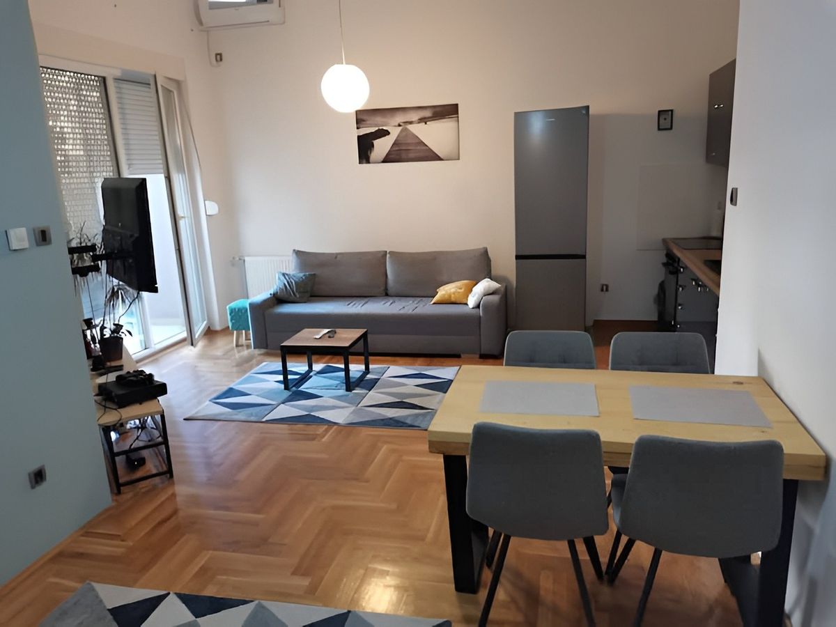 Apartman Luki Novi Sad | Stan na dan Novi Sad Socijalno — dnevna soba, apartman na dan u Novi Sad (fotografija 1 od 7)
