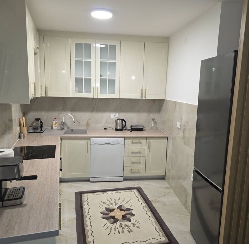 Apartmani Kosturnica Kruševac – Stan na dan Kruševac sa obezbedjenim parkingom — spavaća soba sa francuskim ležajem, apartman na dan u Kruševac (fotografija 8 od 12)