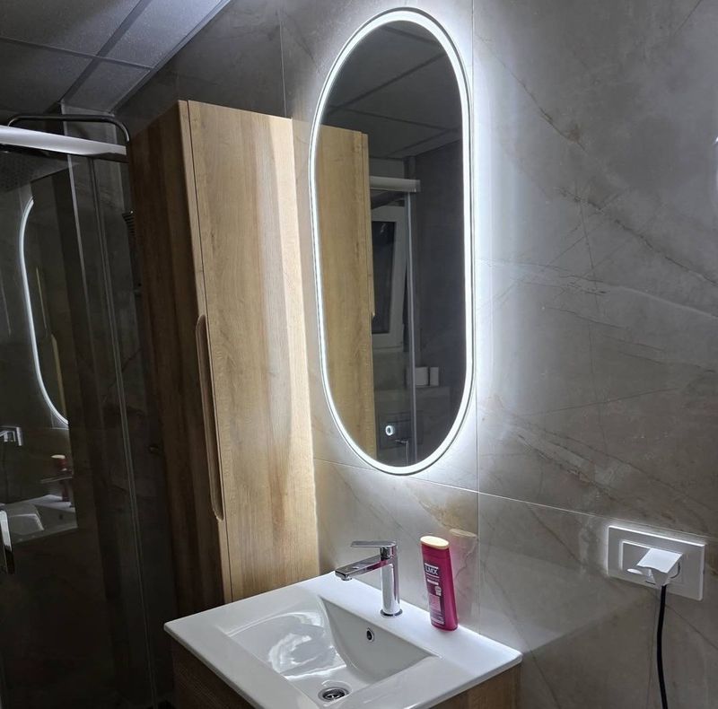Apartmani Kosturnica Kruševac – Stan na dan Kruševac sa obezbedjenim parkingom — kupatilo sa tuš kabinom, apartman na dan u Kruševac (fotografija 9 od 12)