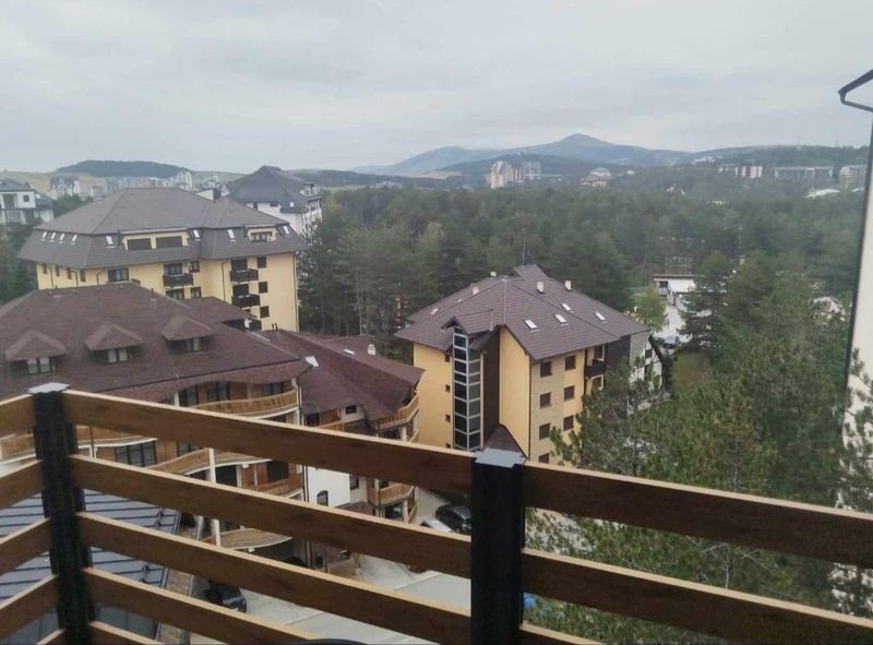 VSS Apartmani Zlatibor – Moderan stan na dan Zlatibor | 600 m od jezera — kupatilo sa tuš kabinom, apartman na dan u Zlatibor (fotografija 19 od 20)