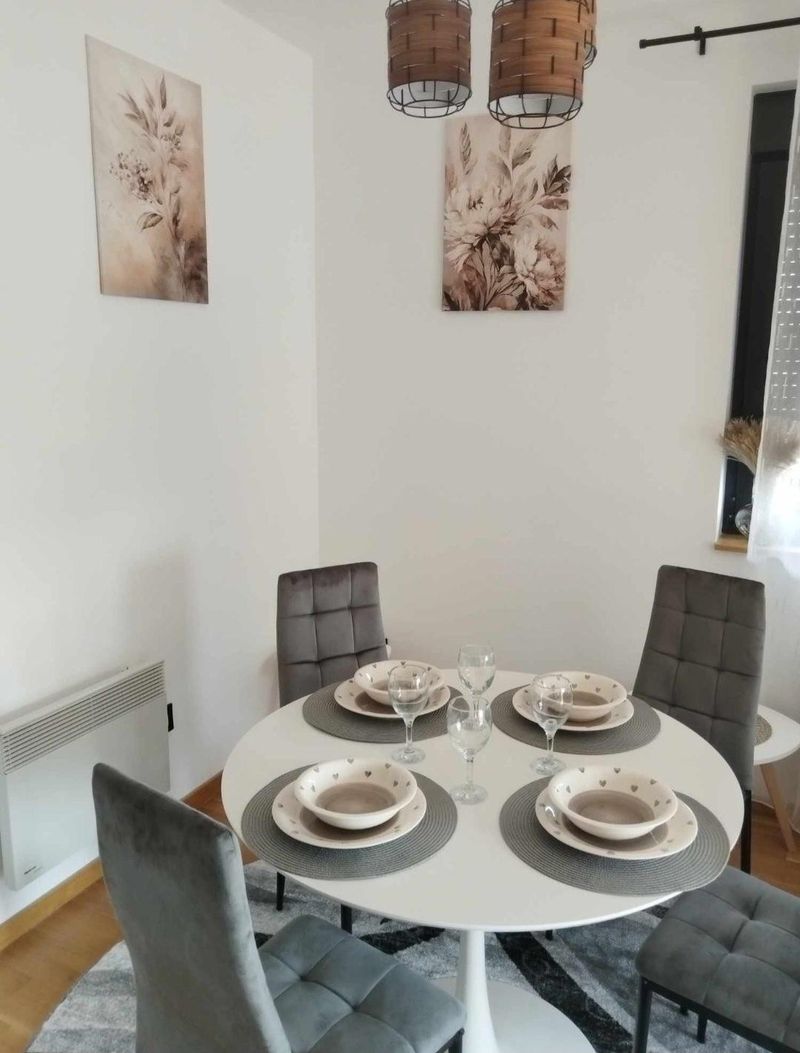 VSS Apartmani Zlatibor – Moderan stan na dan Zlatibor | 600 m od jezera — spavaća soba sa francuskim ležajem, apartman na dan u Zlatibor (fotografija 18 od 20)