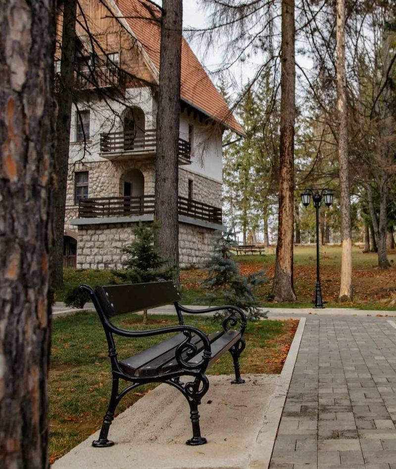 Andonović Lux Apartman Zlatibor – Stan na dan Zlatibor u kompleksu Titova Vila — eksterijer zgrade, apartman na dan u Zlatibor (fotografija 10 od 16)
