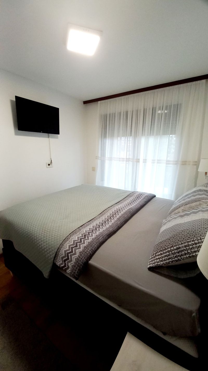 Špika Apartmani Zlatibor - Stan na dan Zlatibor — spavaća soba sa francuskim ležajem, apartman na dan u Zlatibor (fotografija 8 od 12)