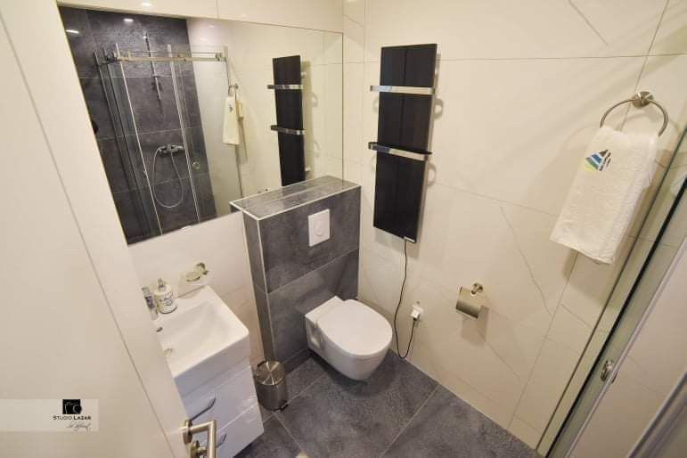 Špika Centar Lux - Stan na dan Zlatibor — hodnik, apartman na dan u Zlatibor (fotografija 7 od 10)