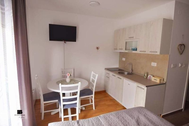 Špika Centar Lux - Stan na dan Zlatibor — terasa, apartman na dan u Zlatibor (fotografija 6 od 10)