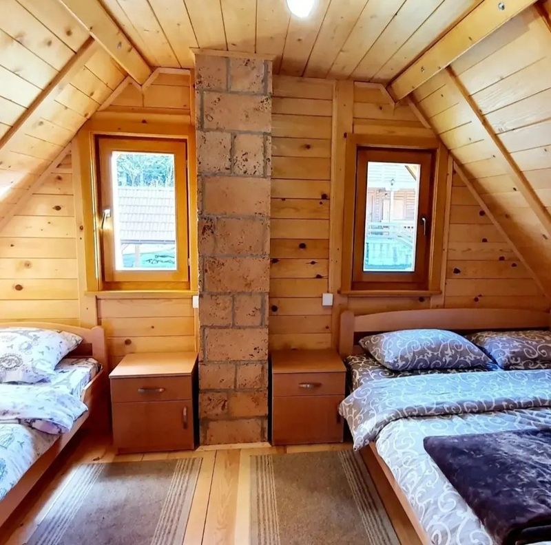 Brvnara Rakić – Apartman na Tari, Mitrovac — spavaća soba, apartman na dan u Tara (fotografija 2 od 12)