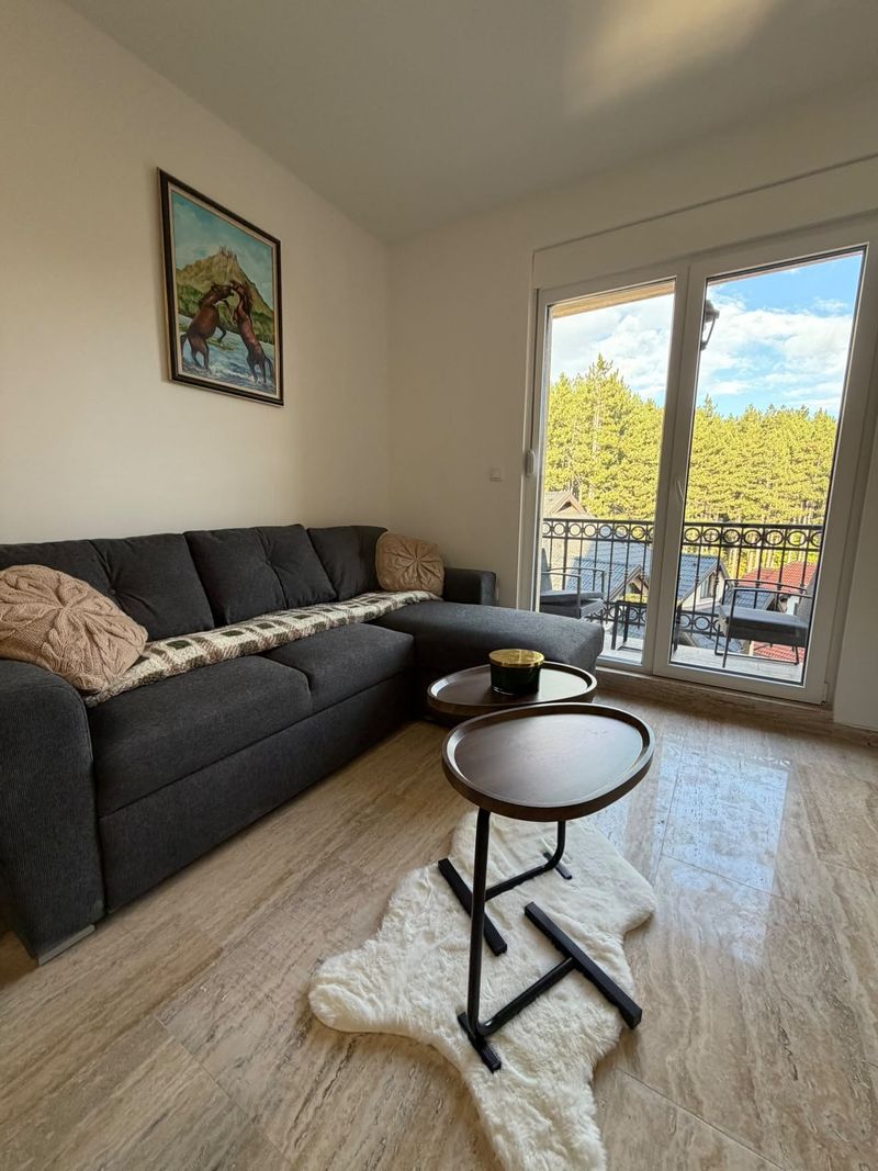 Apartman Pine View 27 Zlatibor – Stan na dan sa terasom i pogledom na borovu šumu — spavaća soba, apartman na dan u Zlatibor (fotografija 2 od 10)