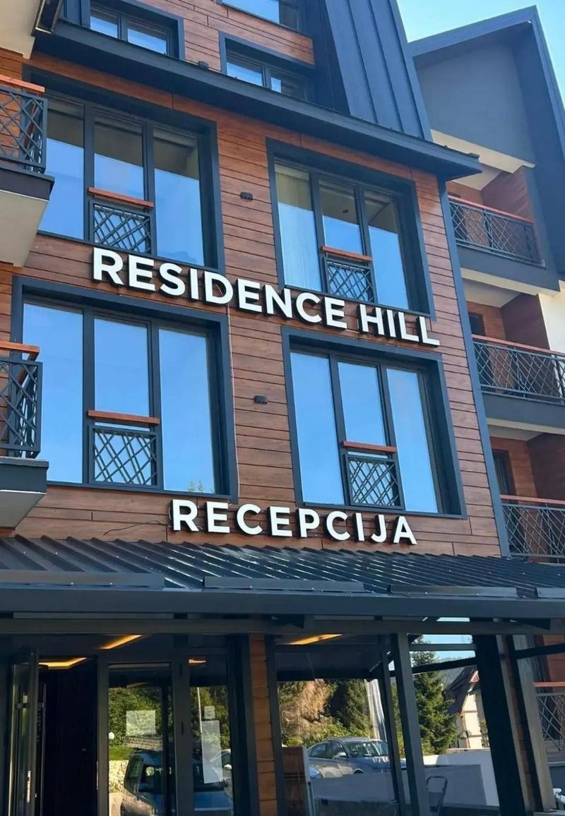 Apartman Aurora Summit Kopaonik – Stan na dan u Residence Hillu — spavaća soba sa francuskim ležajem, apartman na dan u Kopaonik (fotografija 8 od 14)