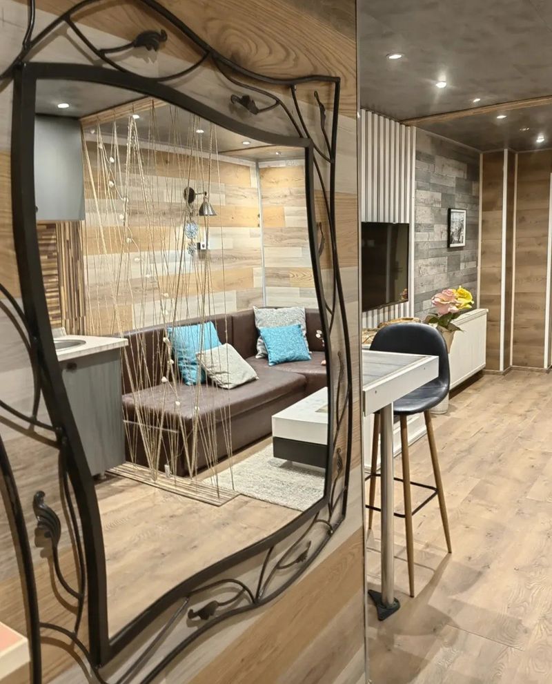 Apartman Ogledalo - Stan na dan Zaječar sa djakuzijem — spavaća soba sa francuskim ležajem, apartman na dan u Zaječar (fotografija 8 od 8)