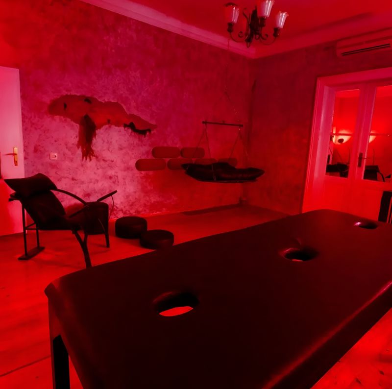 Stan na dan Kinky Q-art Home Novi Sad Centar – Private Loft za Parove — spavaća soba, apartman na dan u Novi Sad (fotografija 2 od 16)