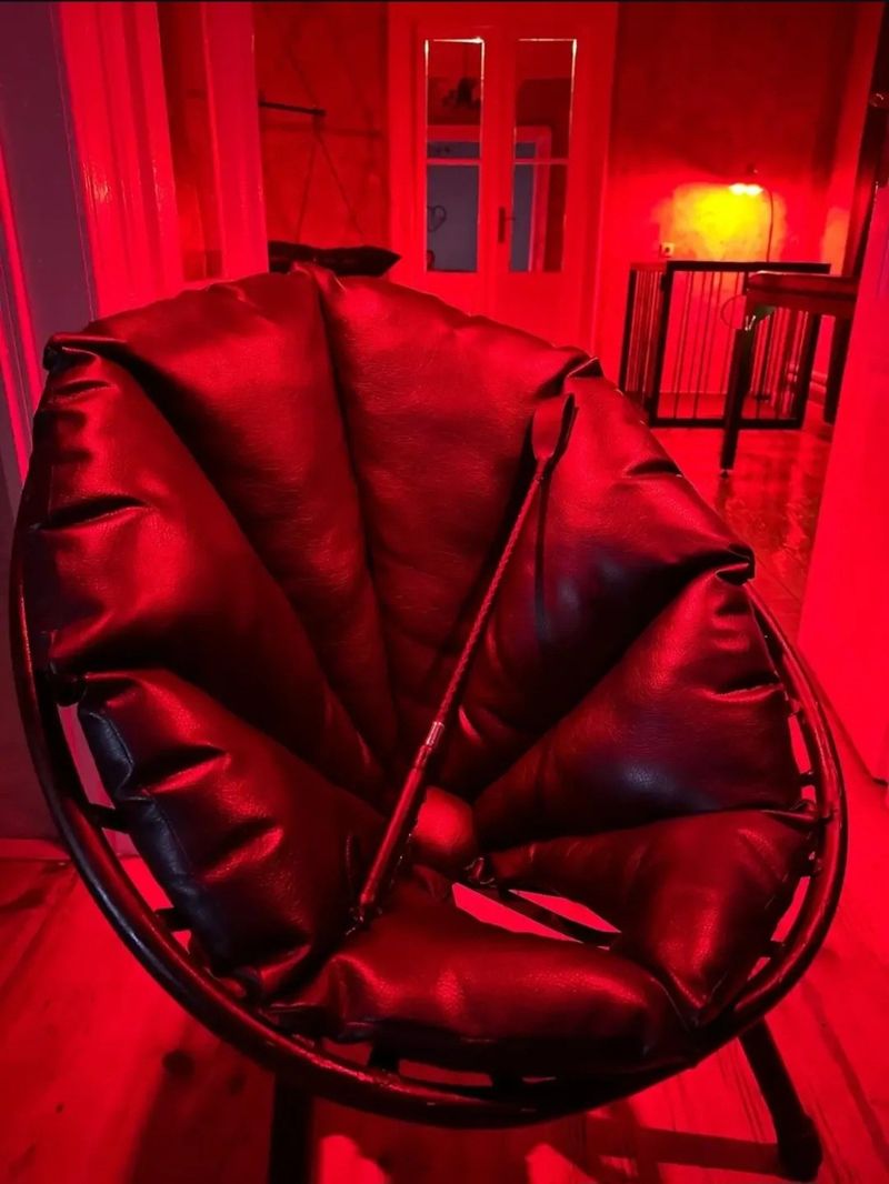 Stan na dan Kinky Q-art Home Novi Sad Centar – Private Loft za Parove — trpezarija, apartman na dan u Novi Sad (fotografija 5 od 16)