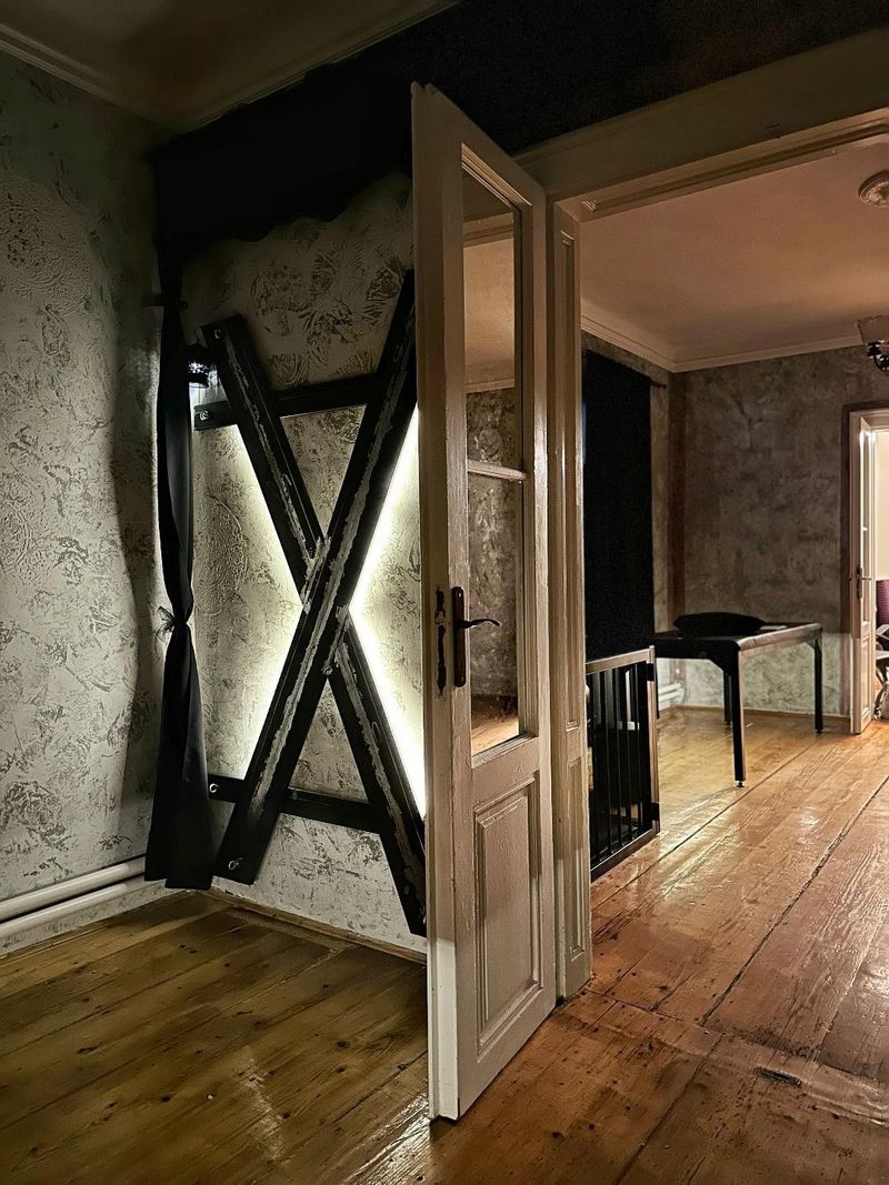 Stan na dan Kinky Q-art Home Novi Sad Centar – Private Loft za Parove — dnevna soba, apartman na dan u Novi Sad (fotografija 11 od 16)