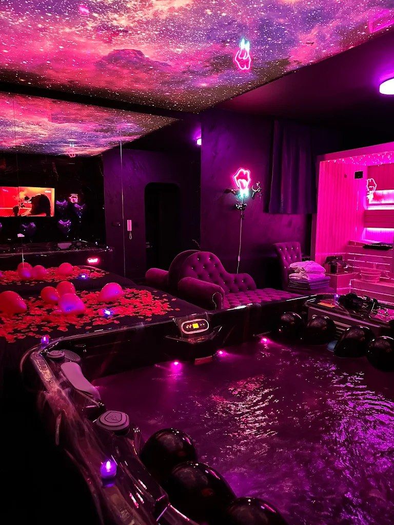 Flex Lux Spa Beograd Zvezdara – Stan na dan sa đakuzijem i saunom — spavaća soba sa francuskim ležajem, apartman na dan u Beograd (fotografija 8 od 11)