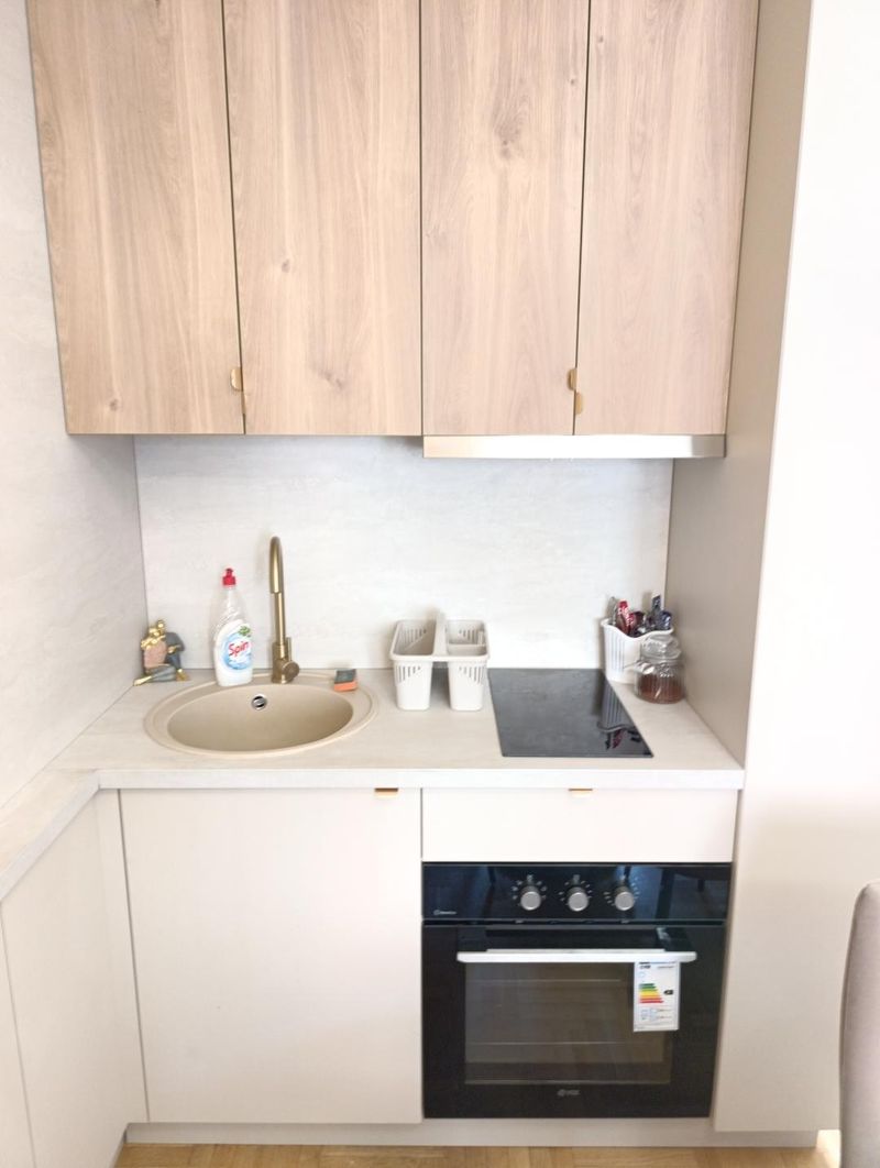 Gold Studio Kragujevac – Stan na dan u centru u blizini Hotela Kragujevac — kupatilo sa tuš kabinom, apartman na dan u Kragujevac (fotografija 9 od 18)