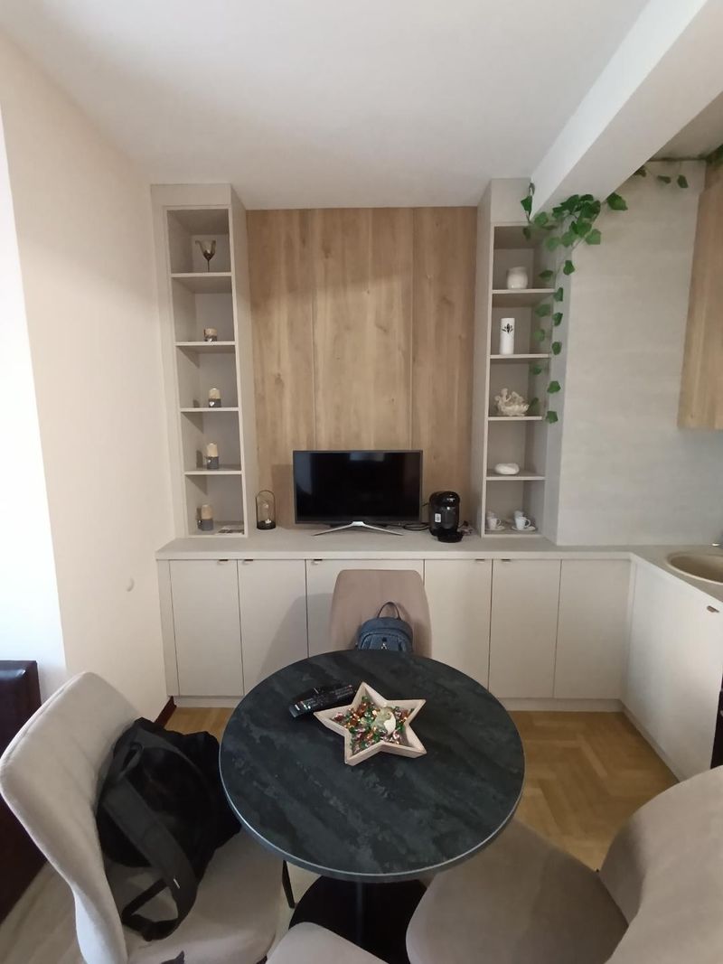 Gold Studio Kragujevac – Stan na dan u centru u blizini Hotela Kragujevac — spavaća soba, apartman na dan u Kragujevac (fotografija 2 od 18)