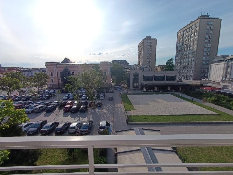 Gold Studio Kragujevac – Stan na dan u centru u blizini Hotela Kragujevac — hodnik, apartman na dan u Kragujevac (fotografija 17 od 18)