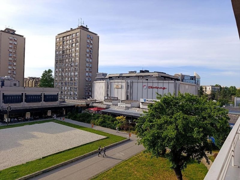Gold Studio Kragujevac – Stan na dan u centru u blizini Hotela Kragujevac — spavaća soba sa francuskim ležajem, apartman na dan u Kragujevac (fotografija 18 od 18)