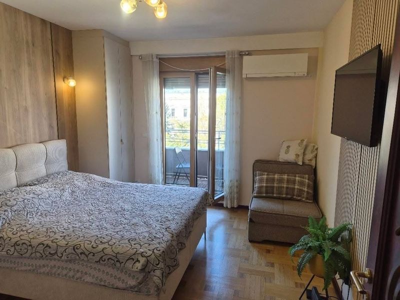 Gold Studio Kragujevac – Stan na dan u centru u blizini Hotela Kragujevac — hodnik, apartman na dan u Kragujevac (fotografija 7 od 18)