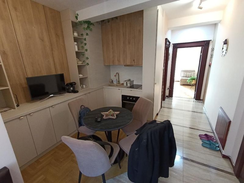 Gold Studio Kragujevac – Stan na dan u centru u blizini Hotela Kragujevac — spavaća soba sa francuskim ležajem, apartman na dan u Kragujevac (fotografija 8 od 18)