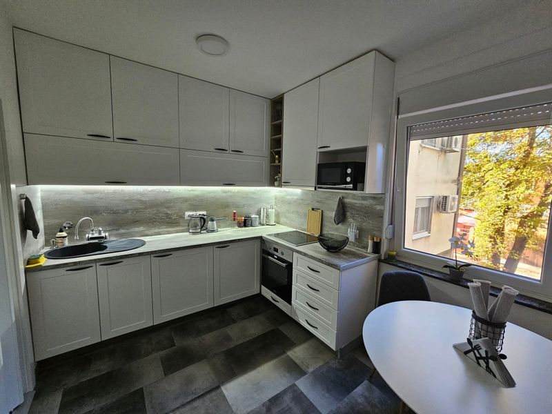 Apartman Aleksandra - Stan na dan u centru Bačke Topole — eksterijer zgrade, apartman na dan u Bačka Topola (fotografija 10 od 20)