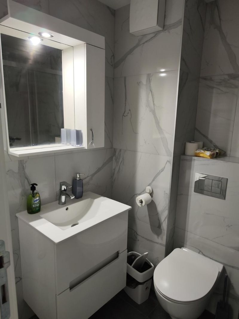 Panorama Apartman - Stan na dan u Kragujevcu Erdoglija, blizu Big Fashion — kupatilo, apartman na dan u Kragujevac (fotografija 4 od 19)