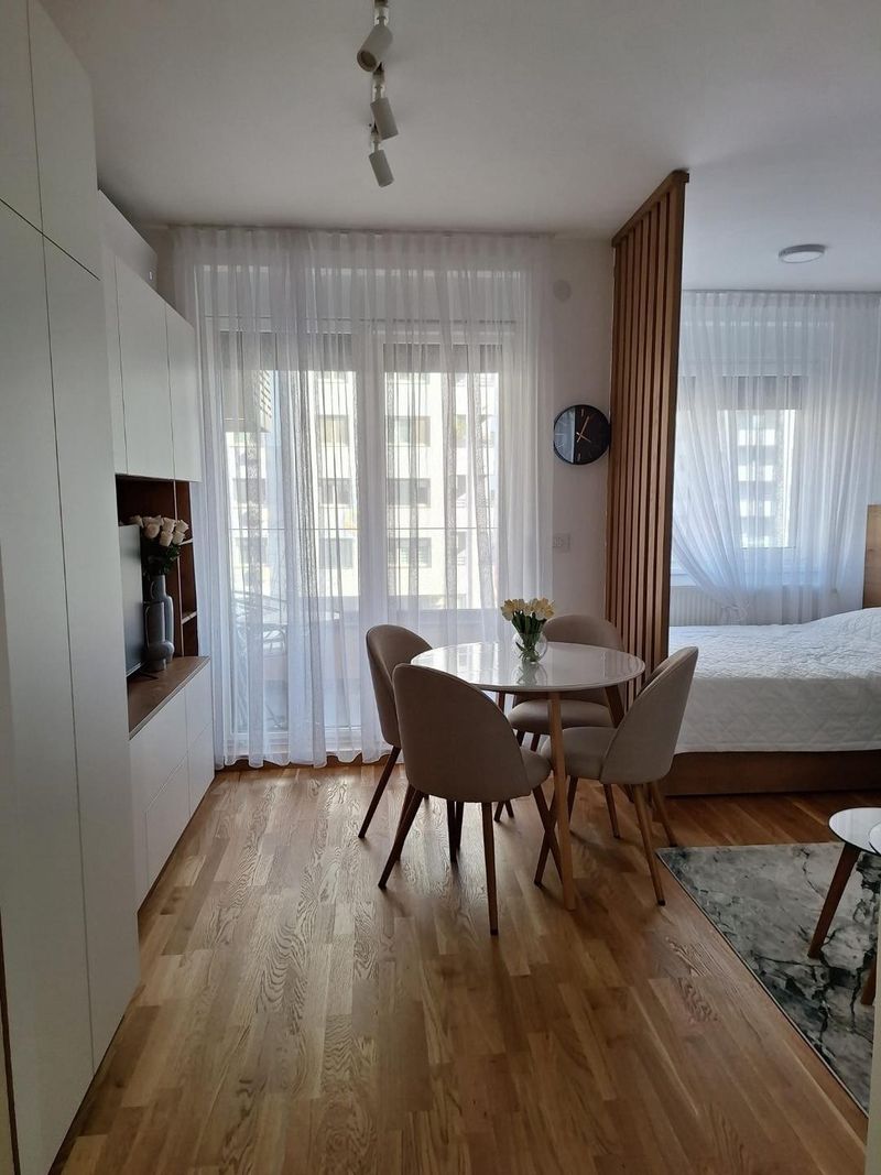 Sokolis Studio 11 – Stan na dan Kragujevac Erdoglija, blizu Big Fashion — terasa, apartman na dan u Kragujevac (fotografija 6 od 20)
