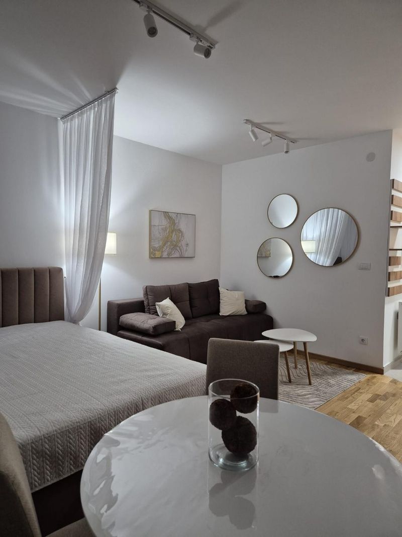 Sokolis studio 8 - Stan na dan Kragujevac Erdoglija, blizu Big Fashion — terasa, apartman na dan u Kragujevac (fotografija 6 od 14)