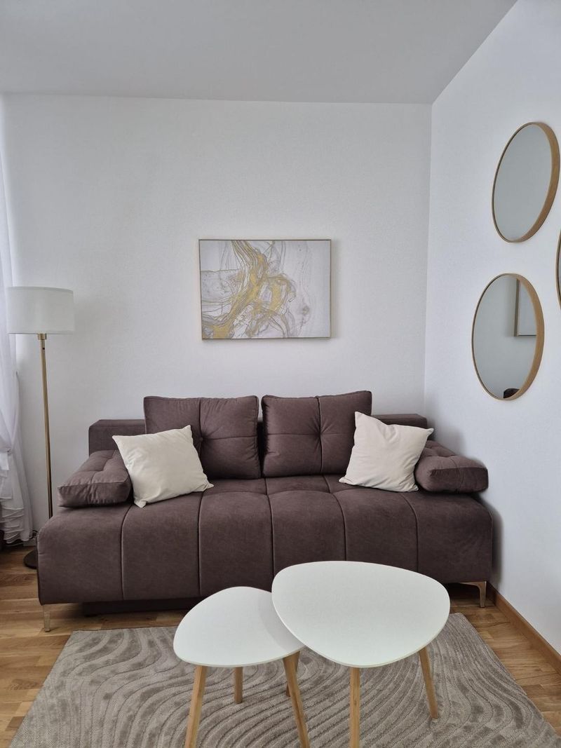 Sokolis studio 8 - Stan na dan Kragujevac Erdoglija, blizu Big Fashion — spavaća soba sa francuskim ležajem, apartman na dan u Kragujevac (fotografija 8 od 14)