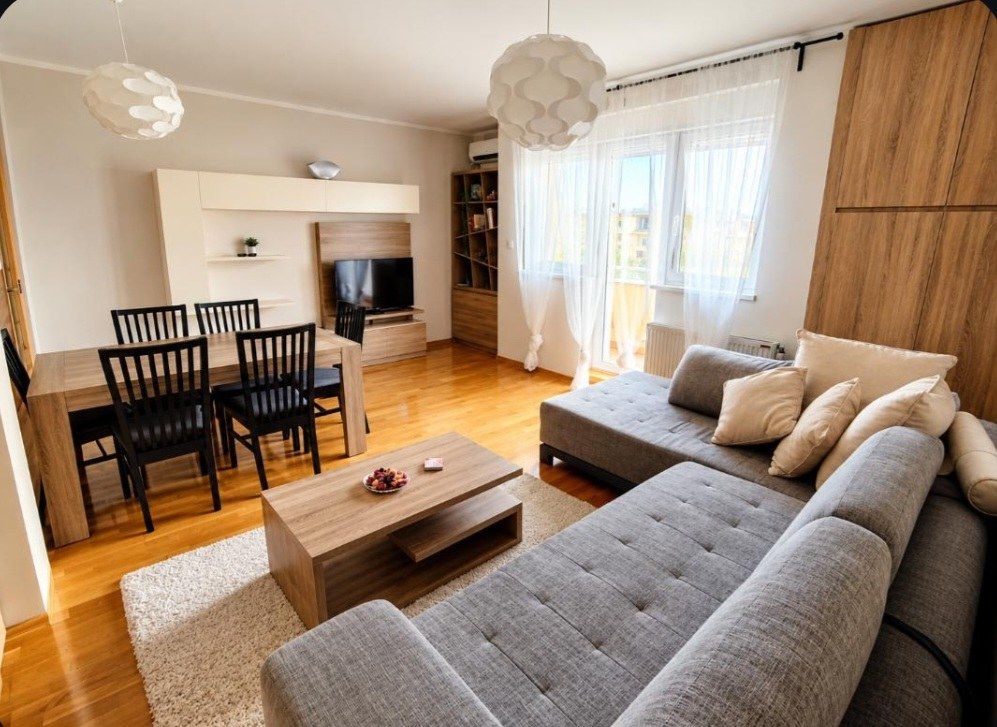 Apartman Vista – Stan na dan Smederevo, centar grada, parking — dnevna soba, apartman na dan u Smederevo (fotografija 1 od 5)