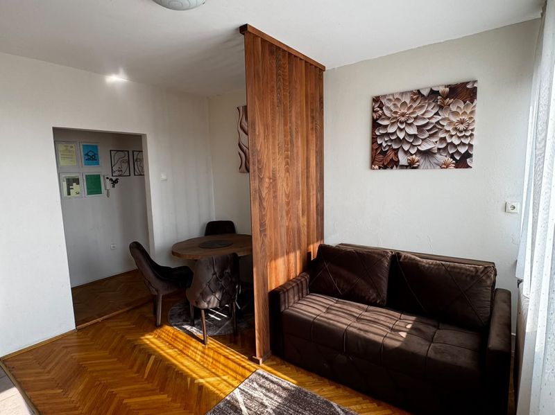 Apartman 36 – Stan na dan Beograd Palilula, blizu Skadarlije — spavaća soba sa francuskim ležajem, apartman na dan u Beograd (fotografija 18 od 19)