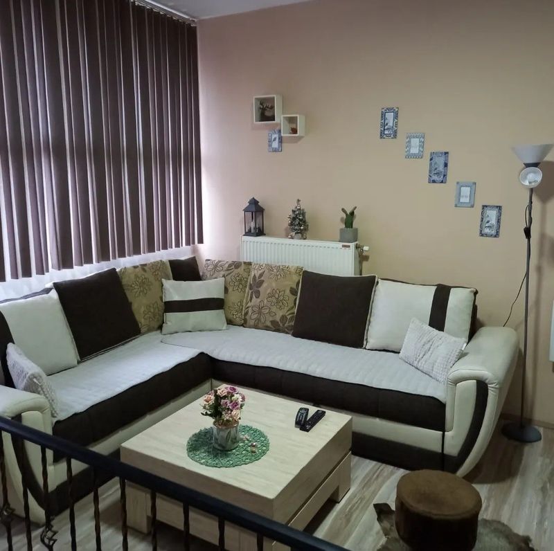 Apartman Nina - Stan na dan u Novom Sadu Rotkvarija, blizu glavne autobuske stanice — kupatilo sa tuš kabinom, apartman na dan u Novi Sad (fotografija 9 od 13)