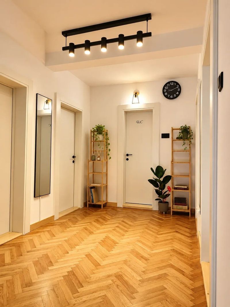 Vista Rooms Smederevo – Stan na dan sa parkingom i smeštaj za 10 osoba — kupatilo sa tuš kabinom, apartman na dan u Smederevo (fotografija 9 od 9)