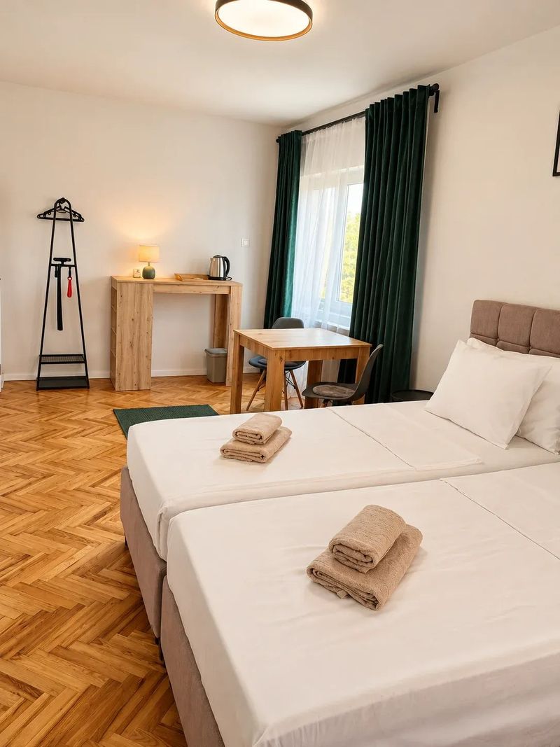 Vista Rooms Smederevo – Stan na dan sa parkingom i smeštaj za 10 osoba — trpezarija, apartman na dan u Smederevo (fotografija 5 od 9)