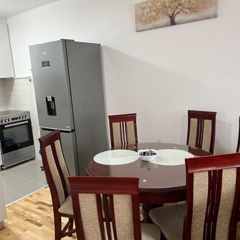 Pantelej Gates – Stan na dan Niš Pantelej — spavaća soba sa francuskim ležajem, apartman na dan u Niš (fotografija 8 od 8)