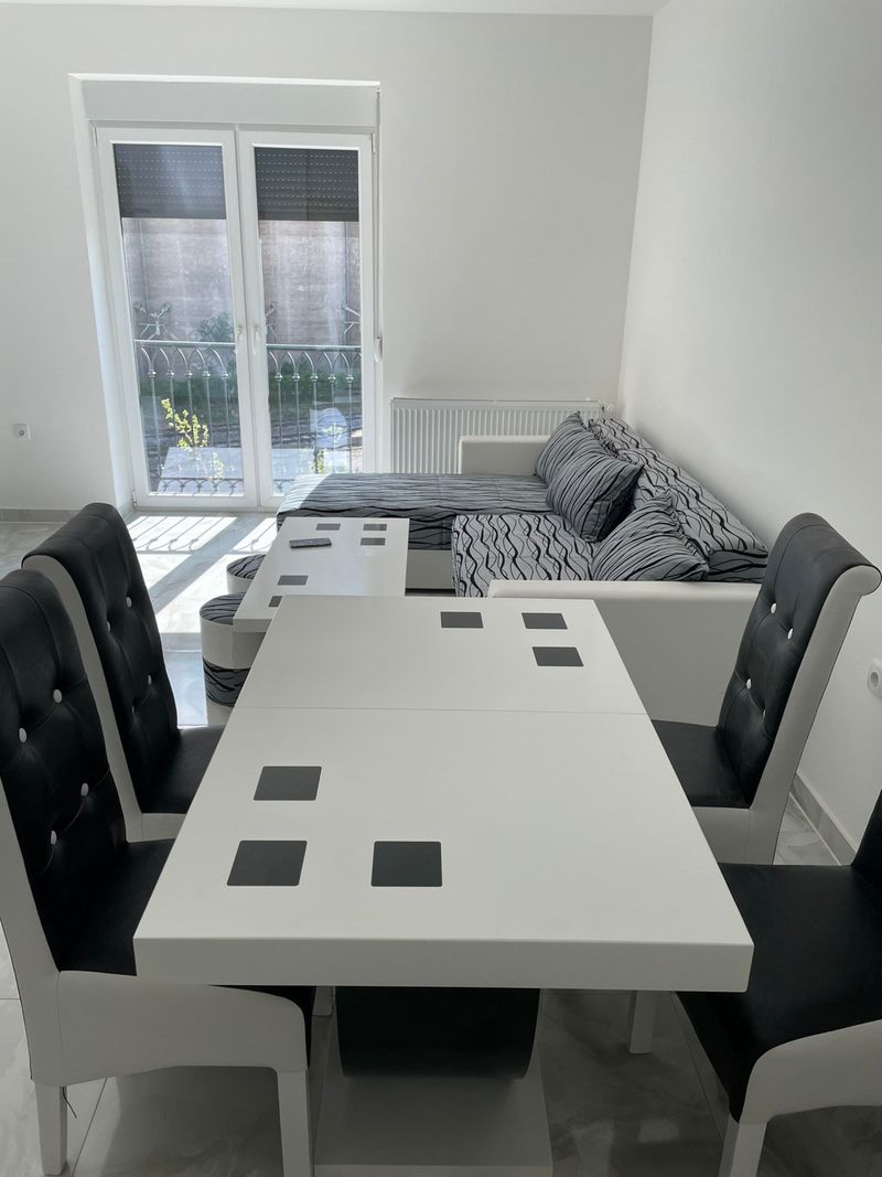 BakaBaka Apartman — trpezarija, apartman na dan u Prokuplje (fotografija 5 od 5)