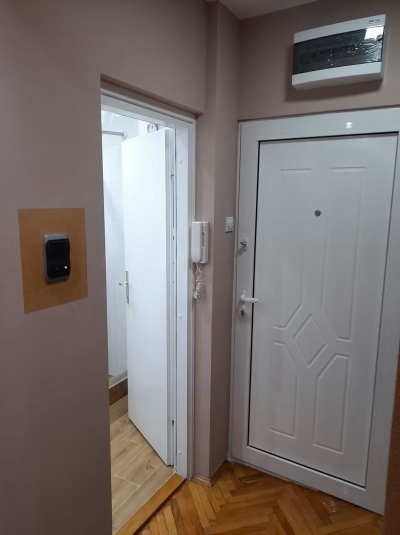 Iva Lux Apartman Zaječar — kupatilo sa tuš kabinom, apartman na dan u Zaječar (fotografija 9 od 9)