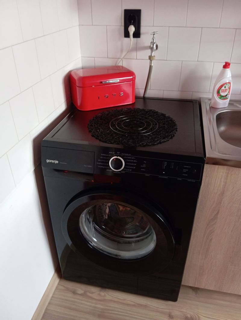 Red&Black Apartman — kupatilo sa tuš kabinom, apartman na dan u Senta (fotografija 9 od 9)