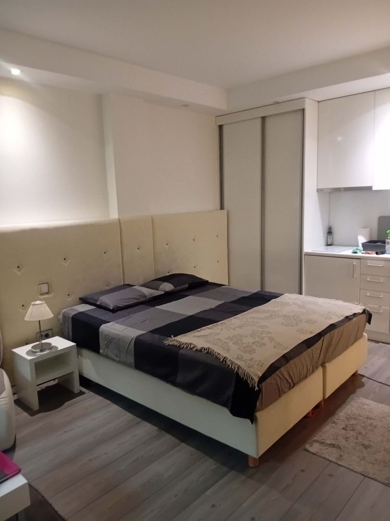 Senjak studio pored Beogradskog sajma — spavaća soba, apartman na dan u Beograd (fotografija 2 od 10)