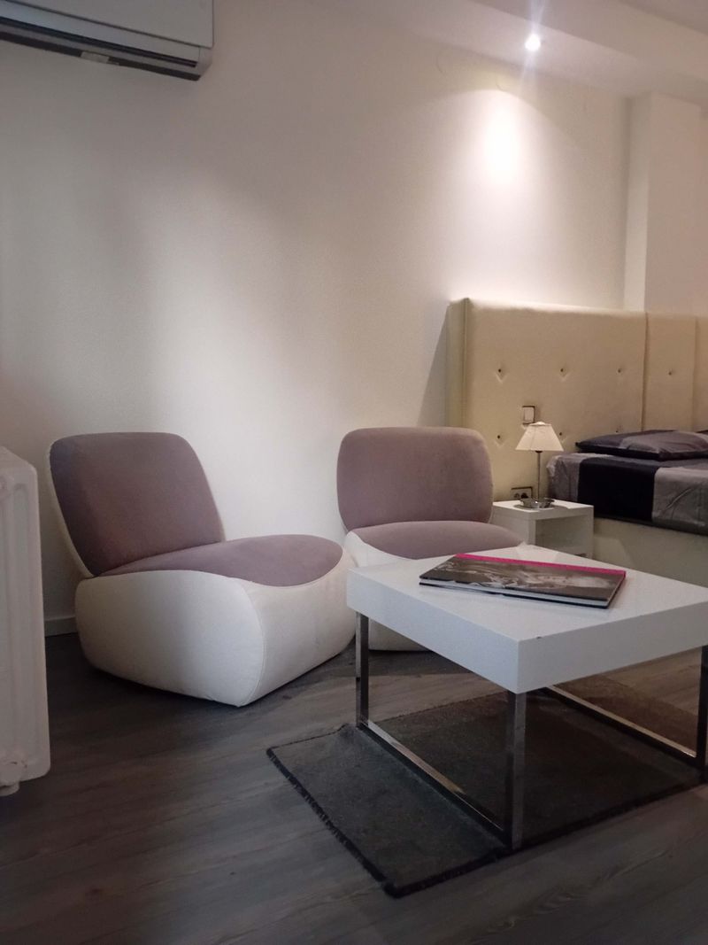 Senjak studio pored Beogradskog sajma — trpezarija, apartman na dan u Beograd (fotografija 5 od 10)