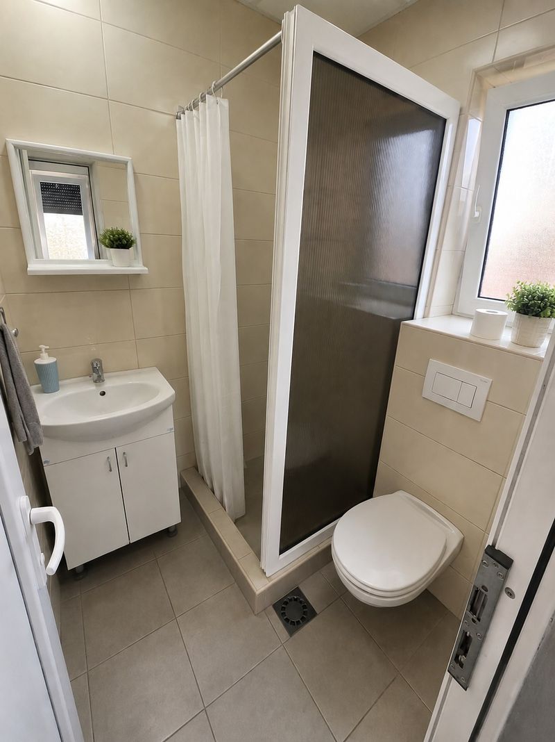 Smeštaj za radnike Bor — kupatilo sa tuš kabinom, apartman na dan u Bor (fotografija 9 od 10)