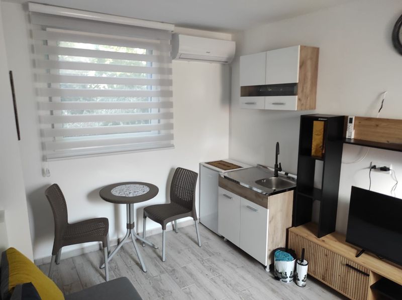 Stan na dan Beograd — trpezarija, apartman na dan u Beograd (fotografija 5 od 10)