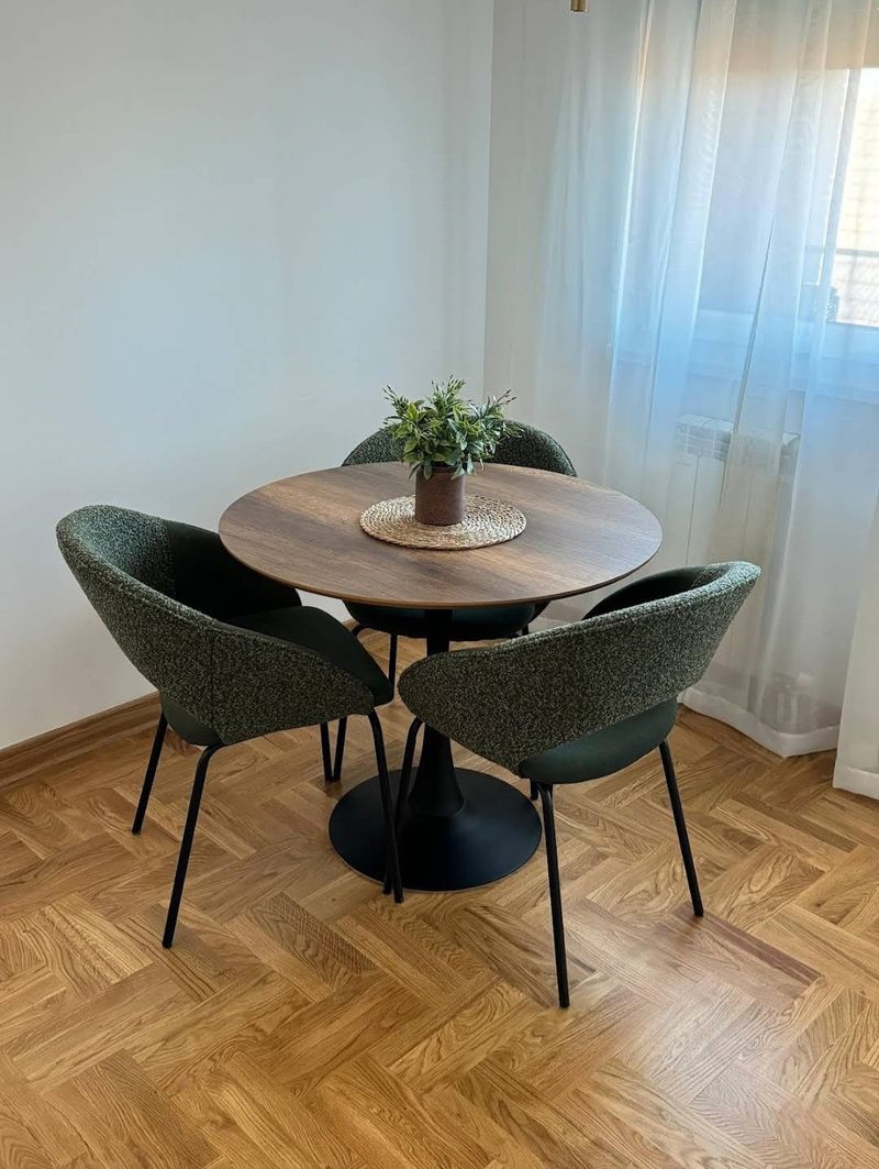 Stan na dan Borča — trpezarija, apartman na dan u Beograd (fotografija 5 od 7)