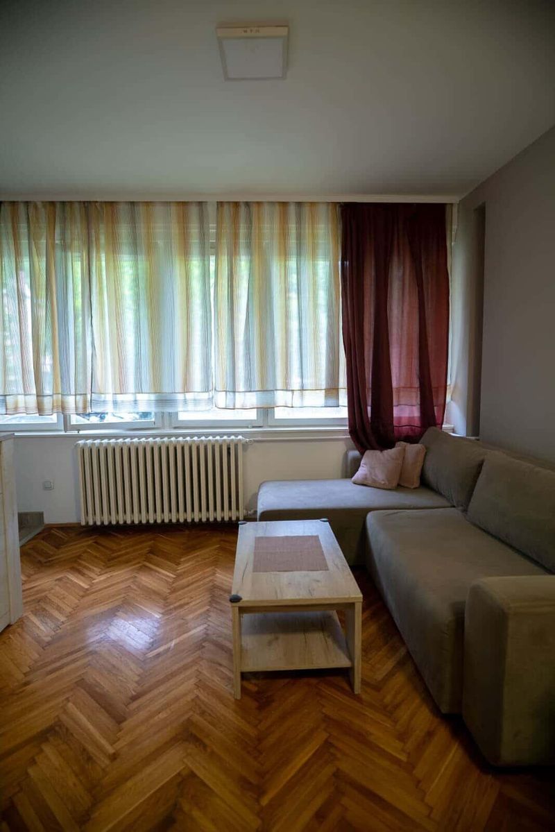 Stan na dan Erdoglija Kragujevac — spavaća soba sa francuskim ležajem, apartman na dan u Kragujevac (fotografija 8 od 8)